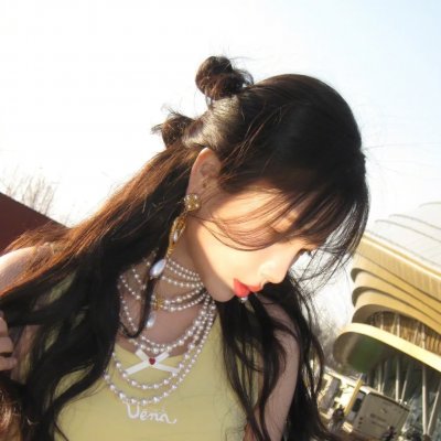 觉醒后女配转身抱上反派大腿